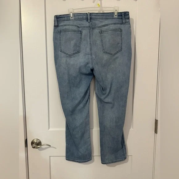 Chicos Crop - Picture 2 of 2